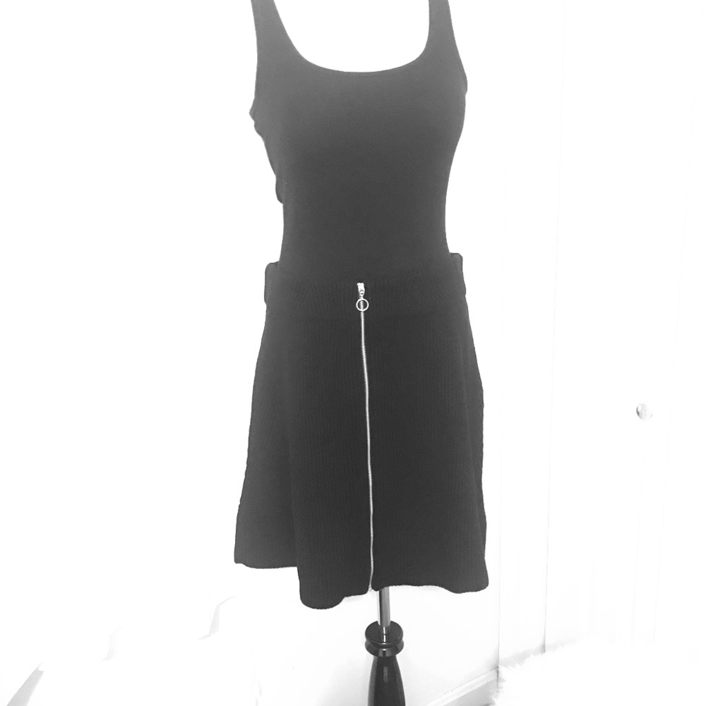 NWOT Rachel Roy Sweater Skirt with front zipper